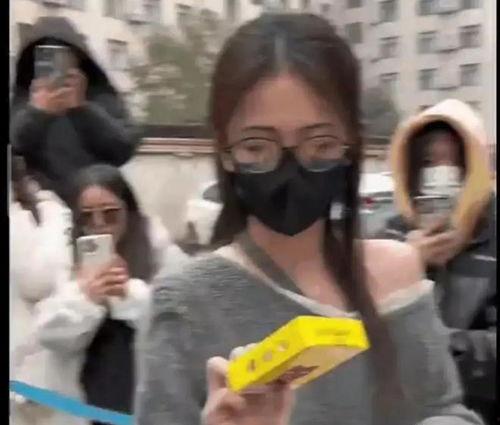 娱乐八卦吃瓜背景图,揭秘明星幕后故事，一起吃瓜看热闹！  第3张